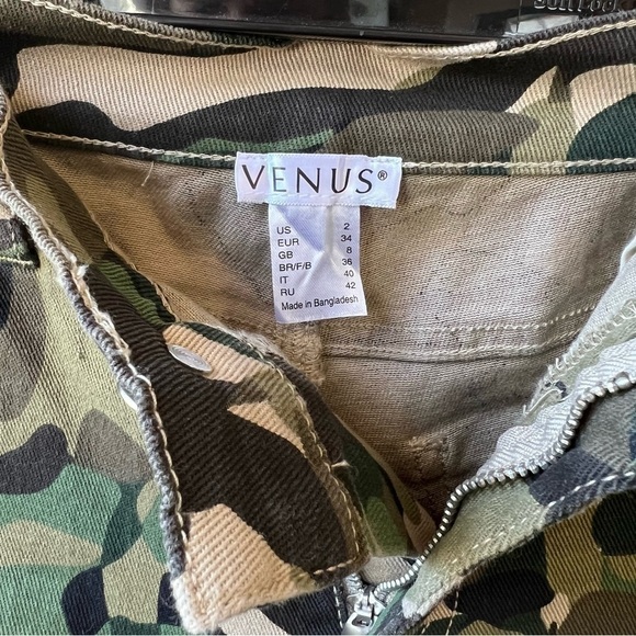 Venus Camo Cropped Jeans, Size 2 - Picture 4 of 8